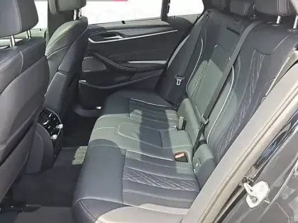 Photo 13 BMW Serie 5 Touring 530e TwinPower Turbo xDrive 292 ch BVA8