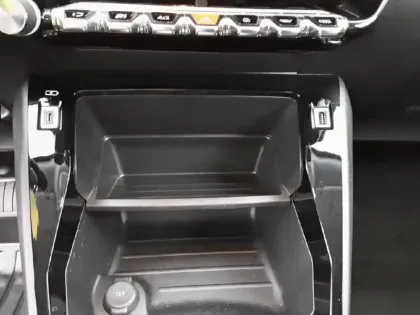 Photo 6 Peugeot 2008  PureTech 130 S&S EAT8