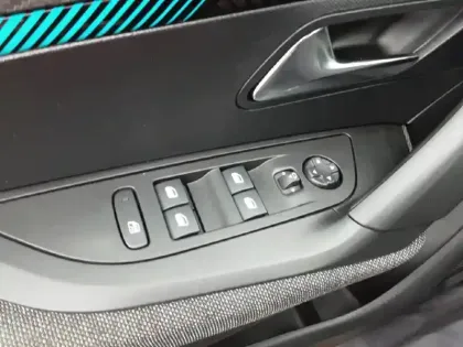 Photo 22 Peugeot 2008  PureTech 130 S&S EAT8