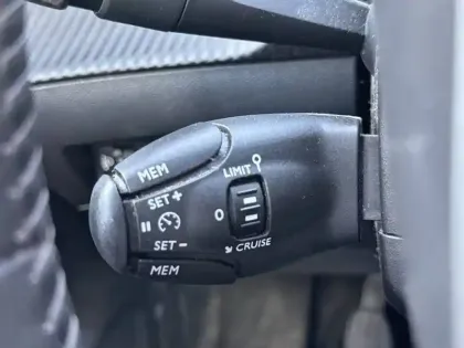 Photo 23 Peugeot 208  PureTech 100 S&S BVM6