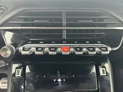 Photo 43 Peugeot 2008  PureTech 130 S&S EAT8
