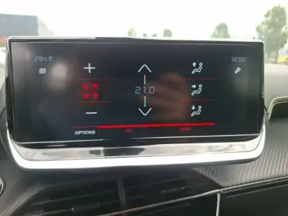 Photo 17 Peugeot 2008  PureTech 130 S&S EAT8