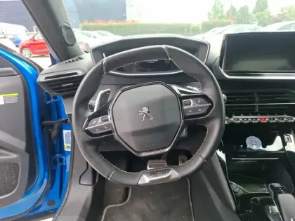 Photo 8 Peugeot 2008  PureTech 130 S&S EAT8