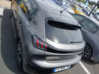 Photo 6 Peugeot 208  PureTech 100 S&S BVM6