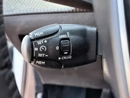Photo 18 Peugeot 208  PureTech 100 S&S BVM6