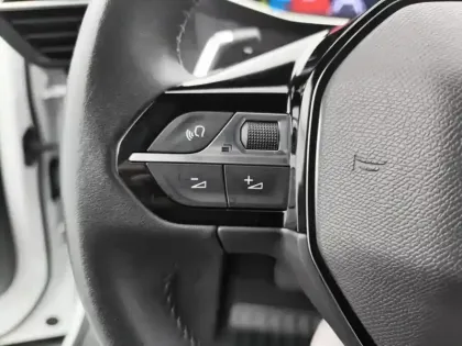 Photo 18 Peugeot 2008  PureTech 130 S&S BVM6 Allure Pack