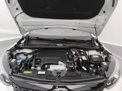 Photo 6 Peugeot 2008  PureTech 130 S&S BVM6 Allure Pack