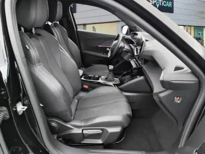 Photo 8 Peugeot 2008  PureTech 130 S&S BVM6 GT
