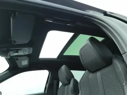 Photo 24 Peugeot 2008  Hybrid 145 e-DCS6 GT