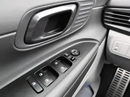 Photo 19 Hyundai Bayon  1.0 T-GDi 100 Hybrid 48V Creative
