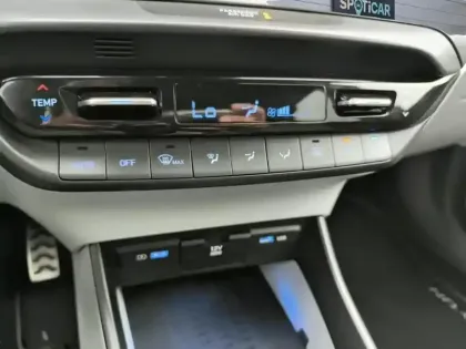 Photo 12 Hyundai Bayon  1.0 T-GDi 100 Hybrid 48V Creative