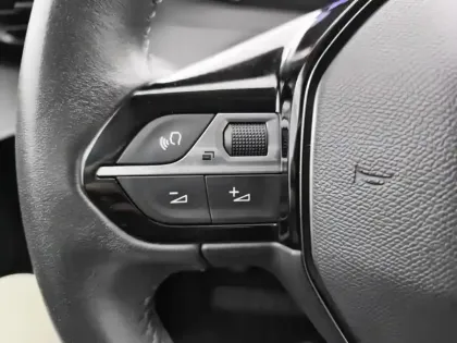 Photo 18 Peugeot 208  PureTech 100 S&S BVM6 Allure
