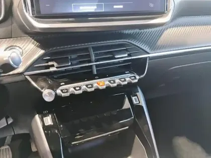 Photo 12 Peugeot 2008  PureTech 100 S&S BVM6 Allure