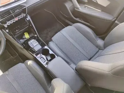 Photo 21 Peugeot 2008  PureTech 130 S&S EAT8 GT