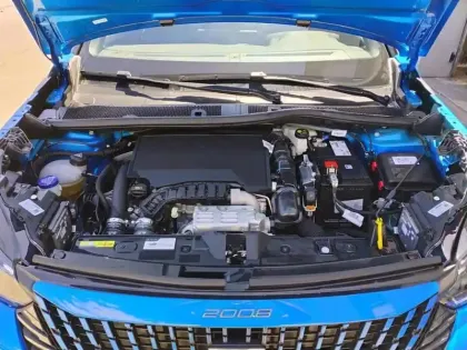 Photo 6 Peugeot 2008  PureTech 130 S&S EAT8 GT