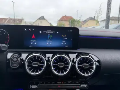 Photo 19 Mercedes CLA  200 d Coupé AMG Line