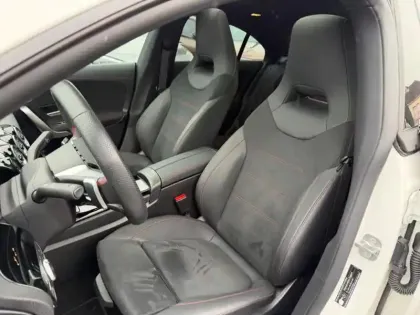 Photo 14 Mercedes CLA  200 d Coupé AMG Line