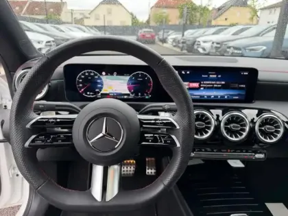 Photo 15 Mercedes CLA  200 d Coupé AMG Line