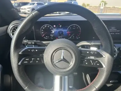 Photo 19 Mercedes Classe A 200 d AMG Line