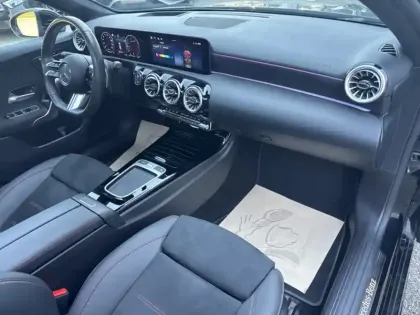 Photo 10 Mercedes Classe A 200 d AMG Line