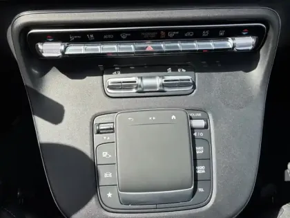 Photo 26 Mercedes CLA V 300 d 4MATIC AVANTGARDE Extr