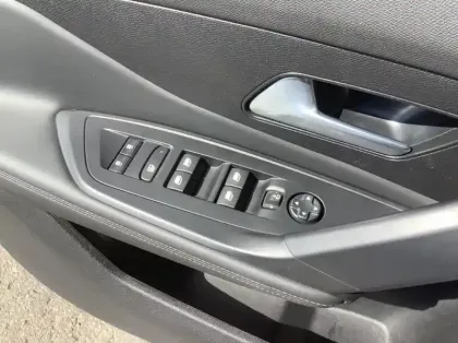 Photo 16 Peugeot 308 Hybrid 145 e-DCS6 Allure