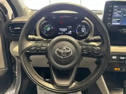 Photo 11 Toyota Yaris  116h Iconic 5p