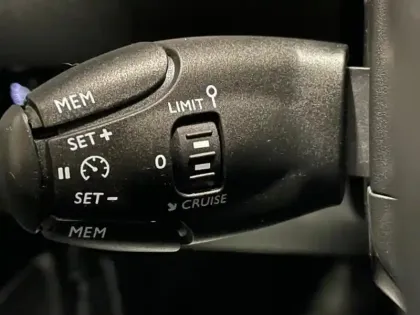 Photo 8 Peugeot 2008  1.2 PureTech 100ch S&S Allure