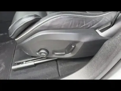 Photo 14 Volvo XC60  B4 197ch Plus Style Dark Geartronic