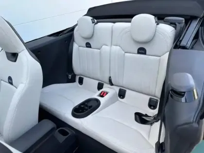 Photo 10 Mini Cooper  Cabrio S 204ch Favoured DKG7