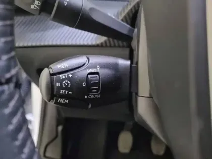 Photo 26 Peugeot 208  PureTech 75 S&S BVM5