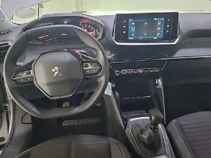 Photo 27 Peugeot 2008  PureTech 100 S&S BVM6