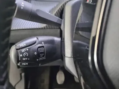 Photo 45 Peugeot 2008  PureTech 100 S&S BVM6