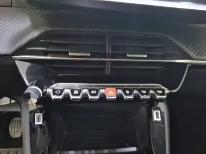 Photo 44 Peugeot 2008  PureTech 100 S&S BVM6