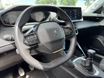 Photo 8 Peugeot 2008  PureTech 100 S&S BVM6