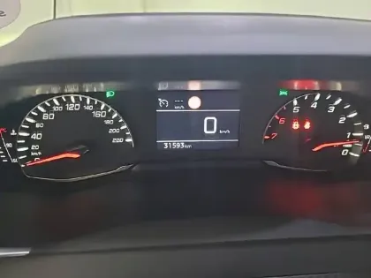 Photo 29 Peugeot 2008  PureTech 100 S&S BVM6