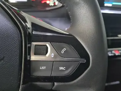 Photo 47 Peugeot 2008  PureTech 100 S&S BVM6