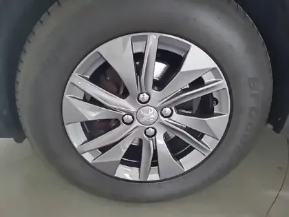 Photo 32 Peugeot 2008  PureTech 100 S&S BVM6
