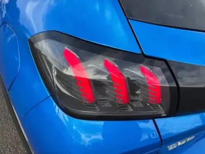 Photo 16 Peugeot 208  PureTech 130 S&S EAT8