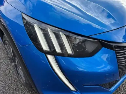 Photo 15 Peugeot 208  PureTech 130 S&S EAT8