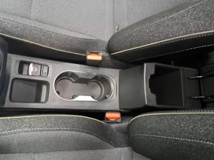 Photo 35 Renault Captur  E-Tech full hybrid 145 ch