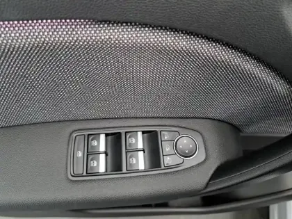 Photo 28 Renault Captur  E-Tech full hybrid 145 ch
