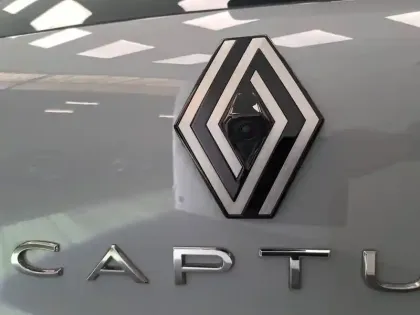 Photo 13 Renault Captur  E-Tech full hybrid 145 ch