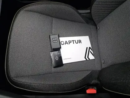 Photo 42 Renault Captur  E-Tech full hybrid 145 ch