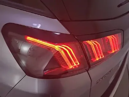Photo 19 Peugeot 3008  Hybrid 225 e-EAT8