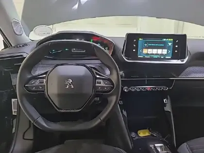 Photo 28 Peugeot 2008  Electrique 136 ch