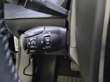 Photo 44 Peugeot 2008  Electrique 136 ch