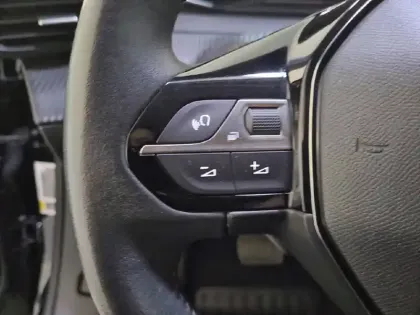 Photo 42 Peugeot 2008  Electrique 136 ch