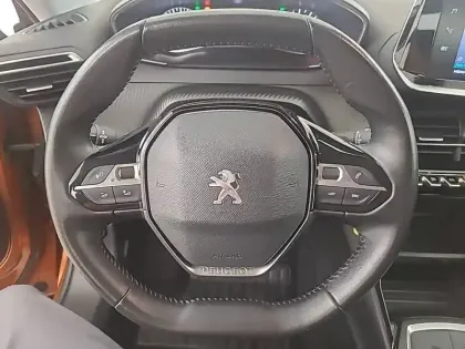 Photo 8 Peugeot 2008  PureTech 100 S&S BVM6