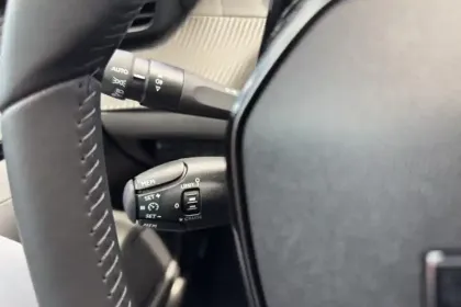 Photo 24 Peugeot 2008  Electrique 54 kWh 156 ch